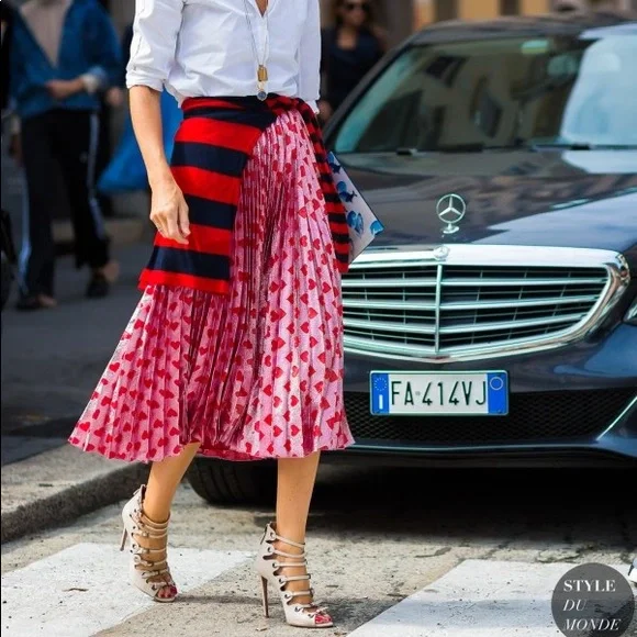 💯 Authentic Gucci pink & red Heart Pleated Skirt ❤️ - Picture 5 of 6